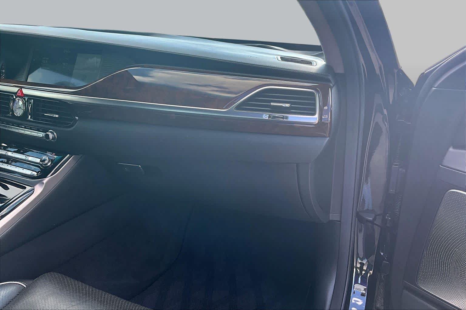 Used 2018 Genesis G90 3.3T Premium RWD image 19