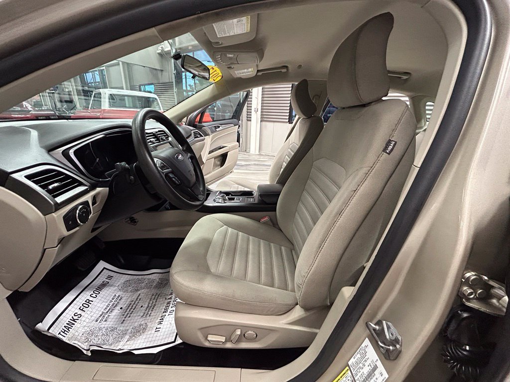 Used 2017 Ford Fusion SE FWD image 51