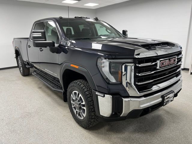 Used 2024 GMC Sierra 3500 SLE image 2