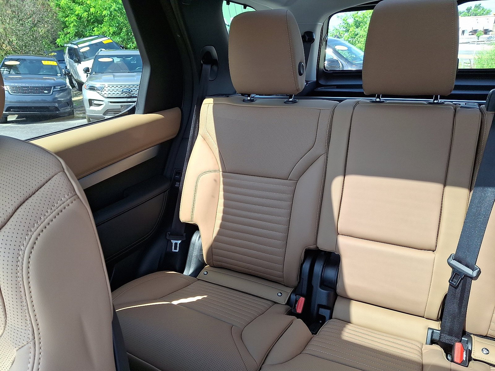 New 2026 Land Rover Discovery Limited Edition AWD/4WD image 15