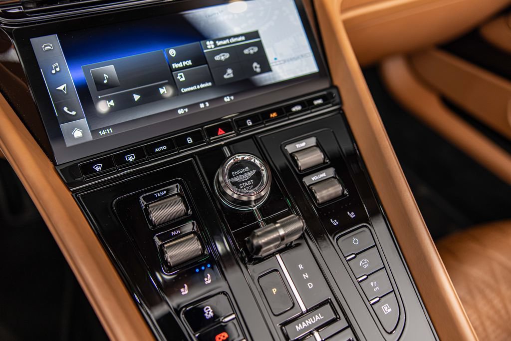 Used 2025 Aston Martin DB12 Convertible RWD image 27