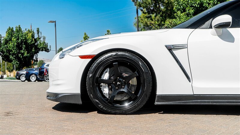 Used 2010 Nissan GT-R Premium AWD/4WD image 11