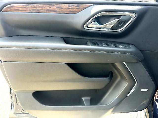 Used 2023 Chevrolet Suburban Premier AWD/4WD image 16
