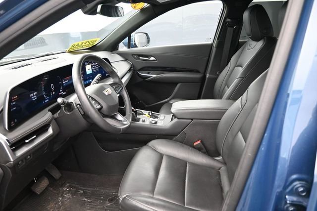 Used 2024 Cadillac XT4 Luxury w/ Cold Weather Package AWD/4WD image 15