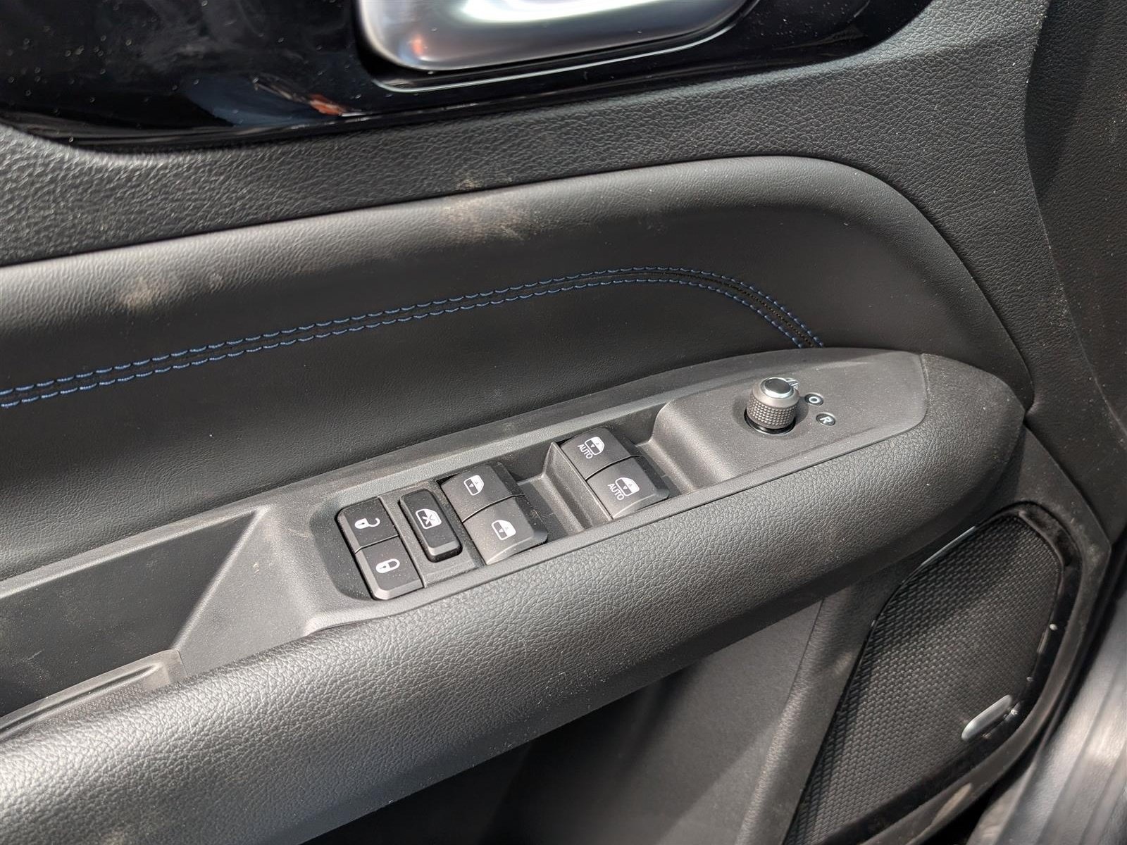 New 2025 Jeep Compass Latitude w/ Sun & Sound Group AWD/4WD image 14