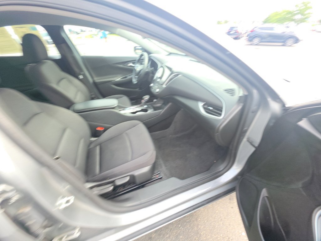 Used 2024 Chevrolet Malibu RS FWD image 32