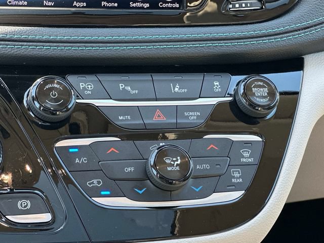 Used 2020 Chrysler Pacifica Limited w/ Advanced Safetytec Group FWD image 4