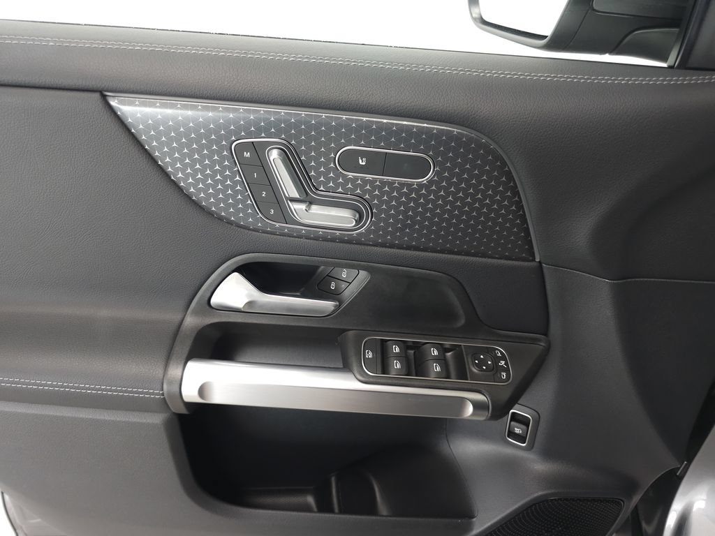 Certified 2026 Mercedes-Benz GLB 250 4MATIC image 6