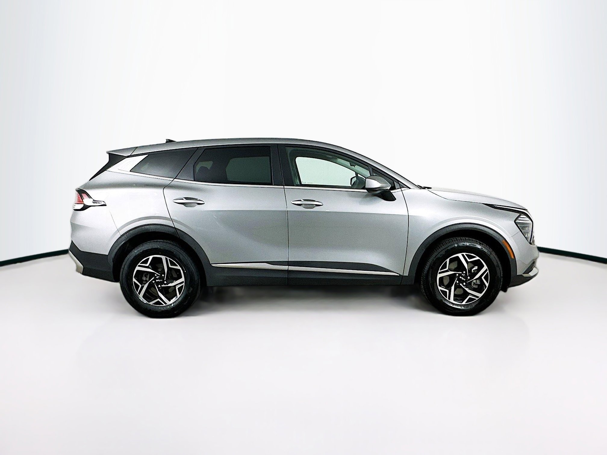 Used 2025 Kia Sportage LX image 10