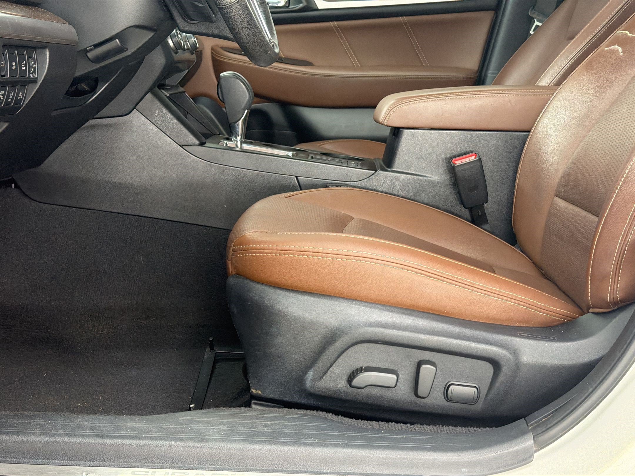Used 2017 Subaru Outback 3.6R Touring AWD/4WD image 5