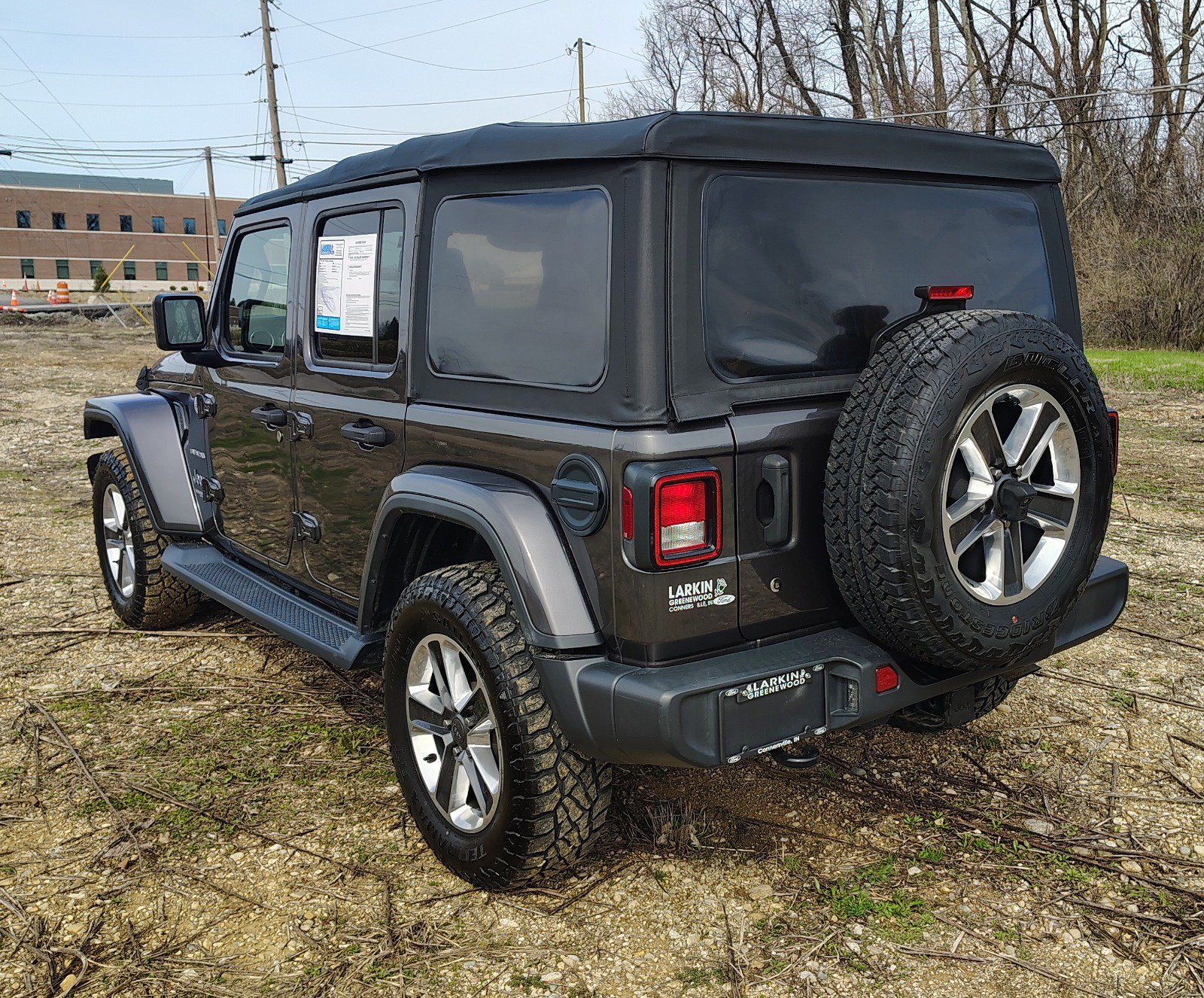 Used 2018 Jeep Wrangler Unlimited Sahara AWD/4WD image 7