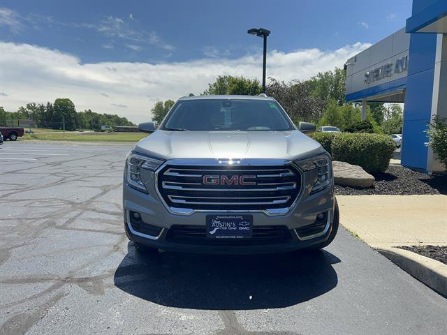Used 2024 GMC Terrain SLT AWD/4WD image 2