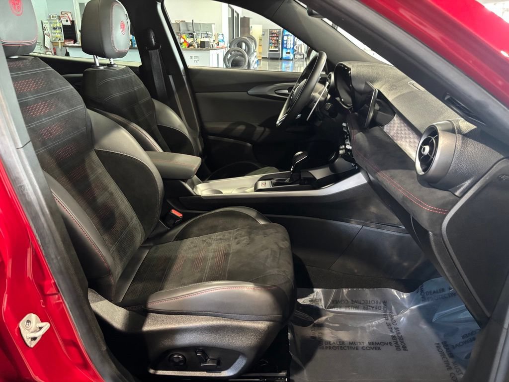 Used 2024 Alfa Romeo Tonale Veloce w/ Active Assist Package AWD/4WD image 19