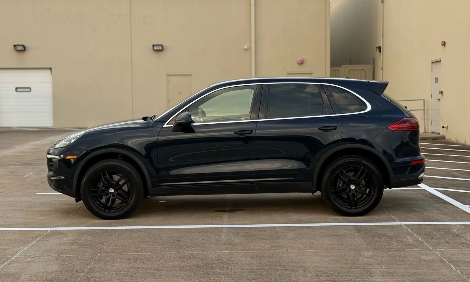 Used 2016 Porsche Cayenne AWD/4WD image 5