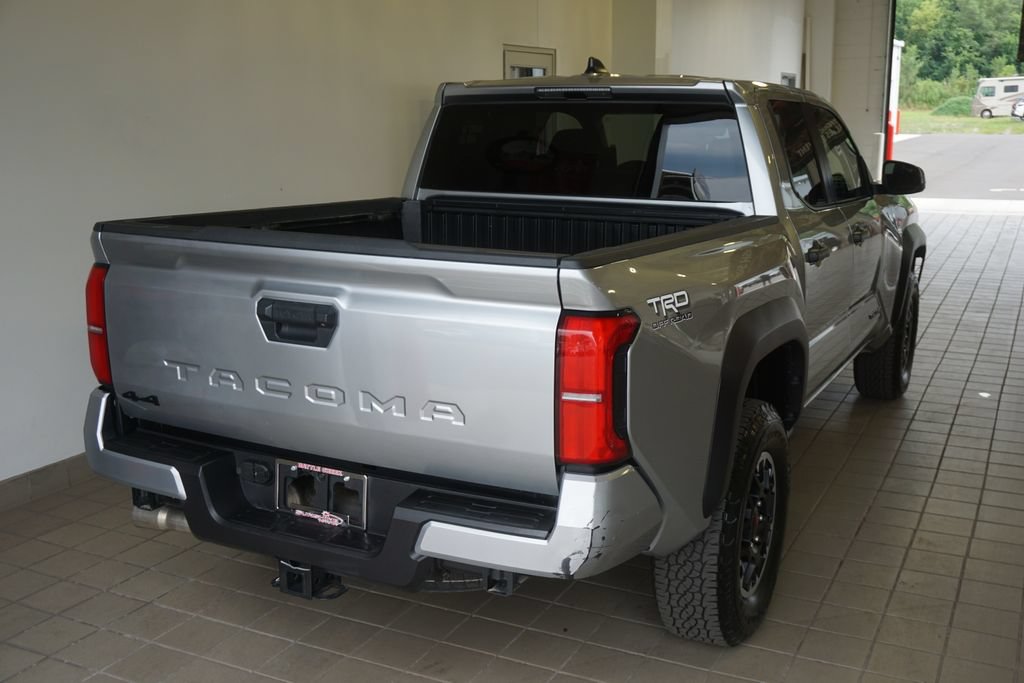 Certified 2025 Toyota Tacoma TRD Off-Road AWD/4WD image 13