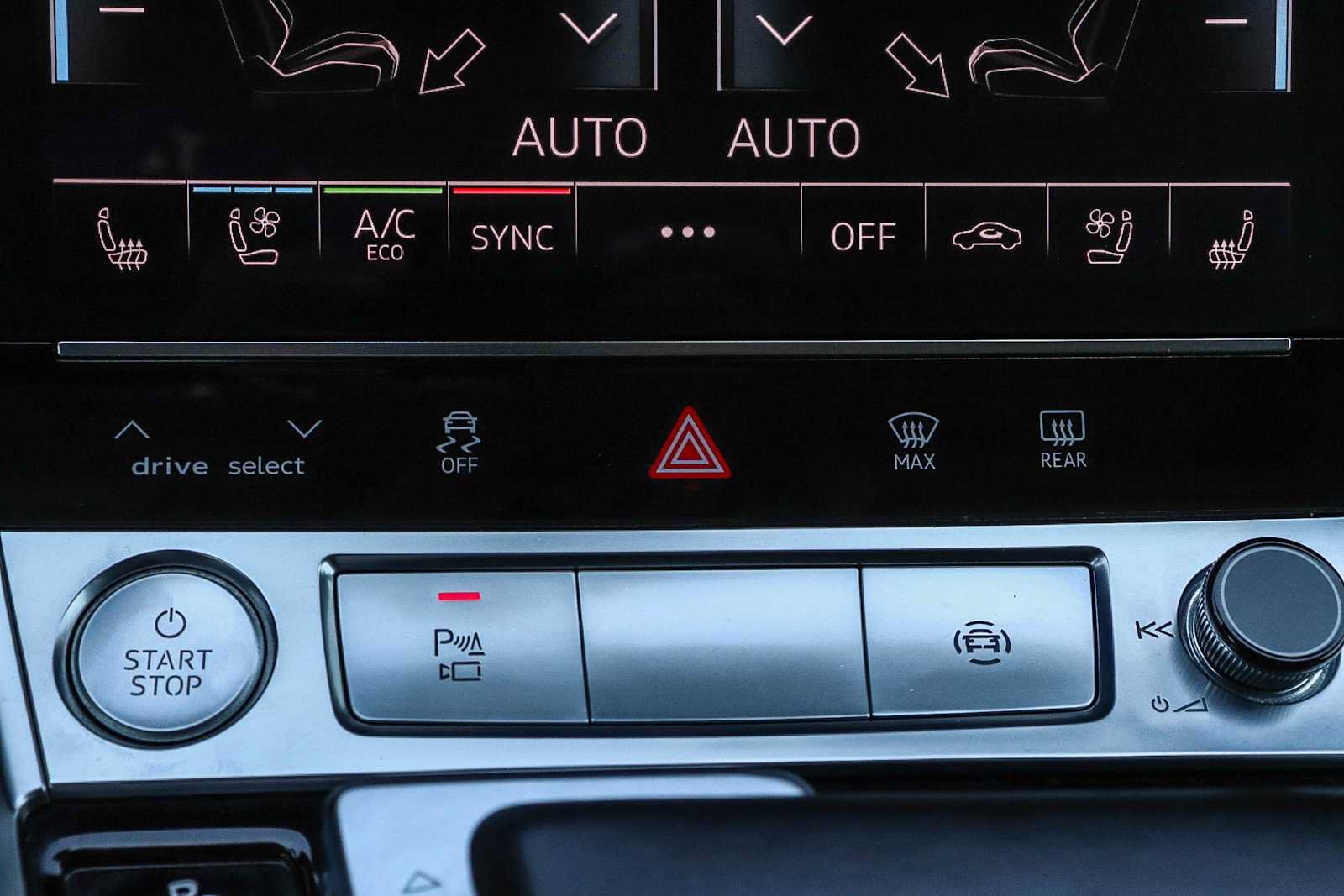 Used 2019 Audi e-tron Prestige w/ Prestige Package AWD/4WD image 35
