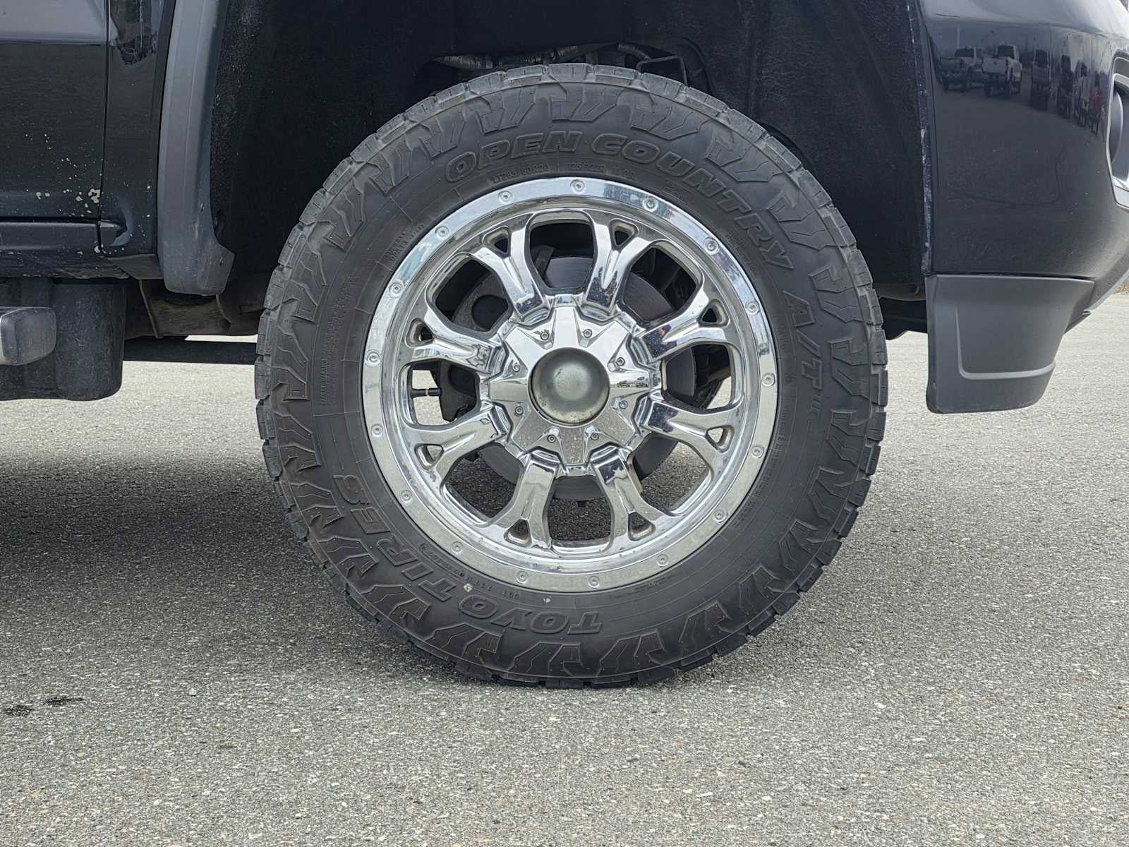 Used 2015 GMC Sierra 2500 Denali w/ Duramax Plus Package AWD/4WD image 9