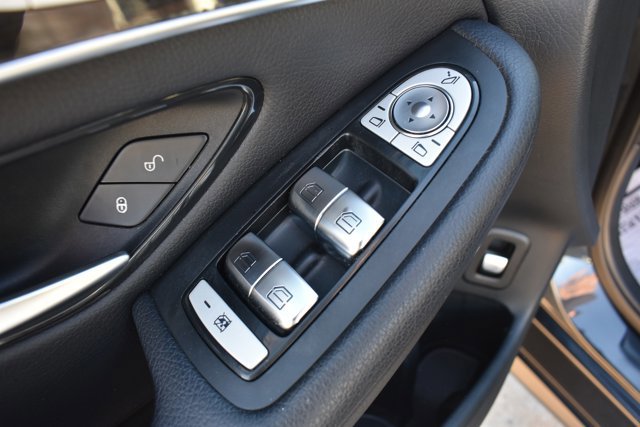 Used 2020 Mercedes-Benz GLC 300 4MATIC image 14