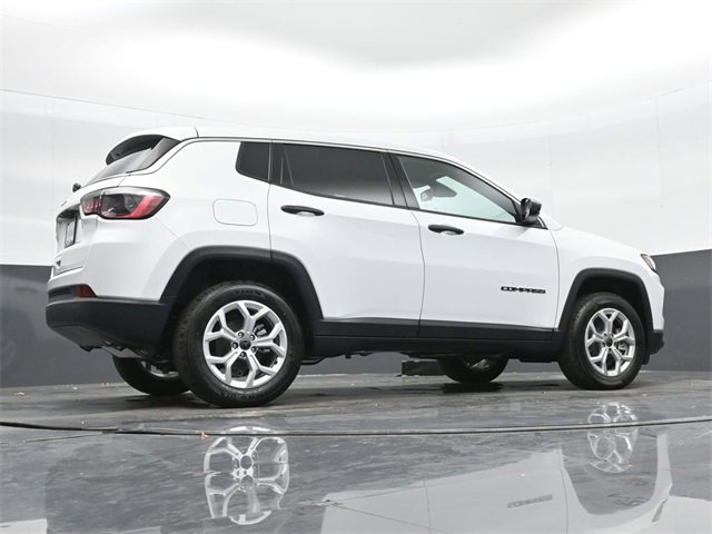 Used 2025 Jeep Compass Sport image 38