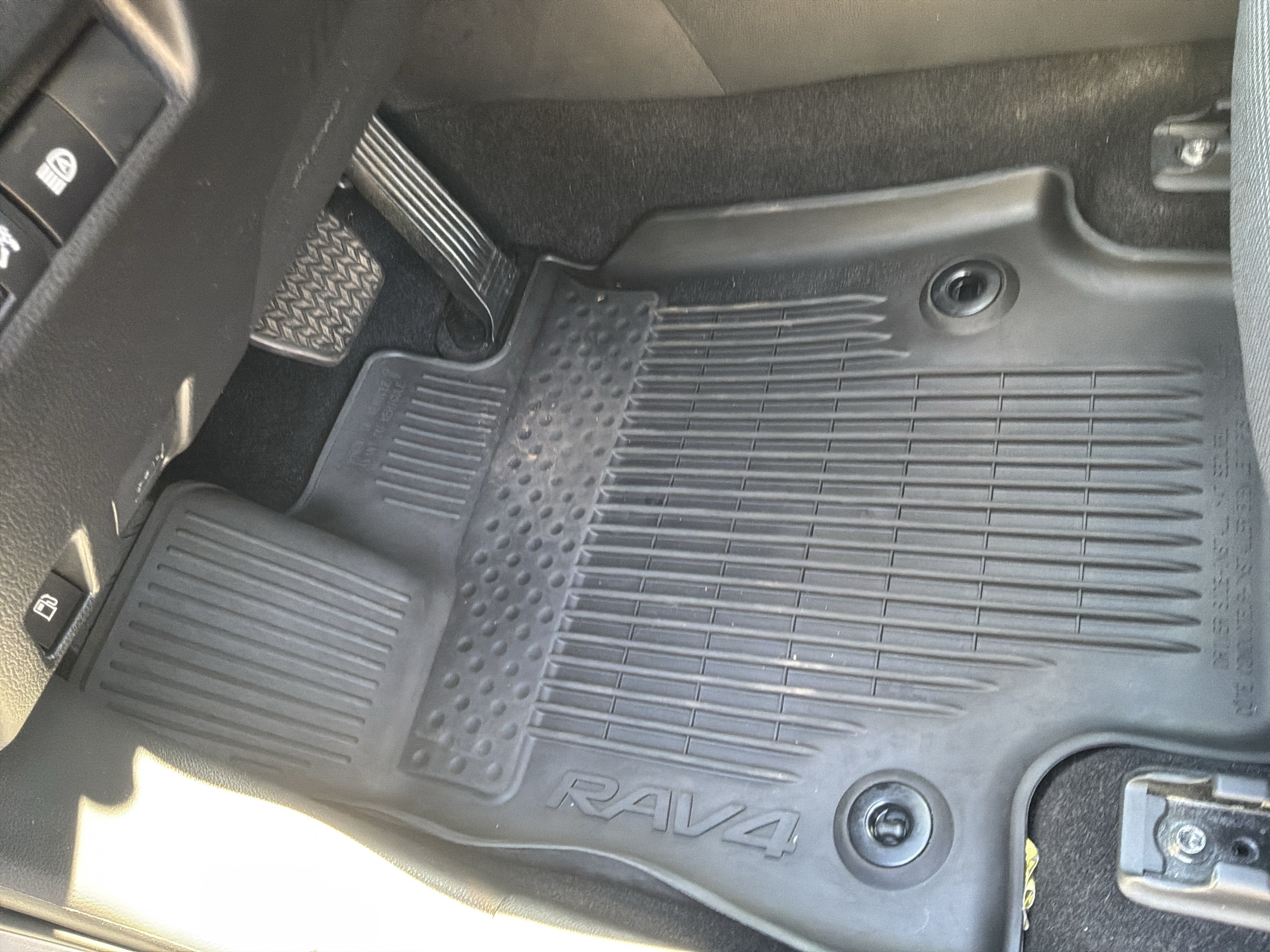 Used 2025 Toyota RAV4 LE AWD/4WD image 17