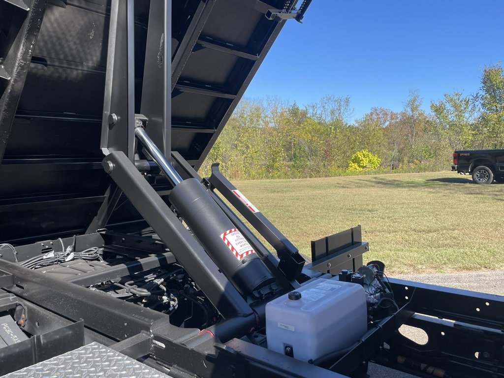 New 2025 Ford F350 XL w/ XL Chrome Package image 23