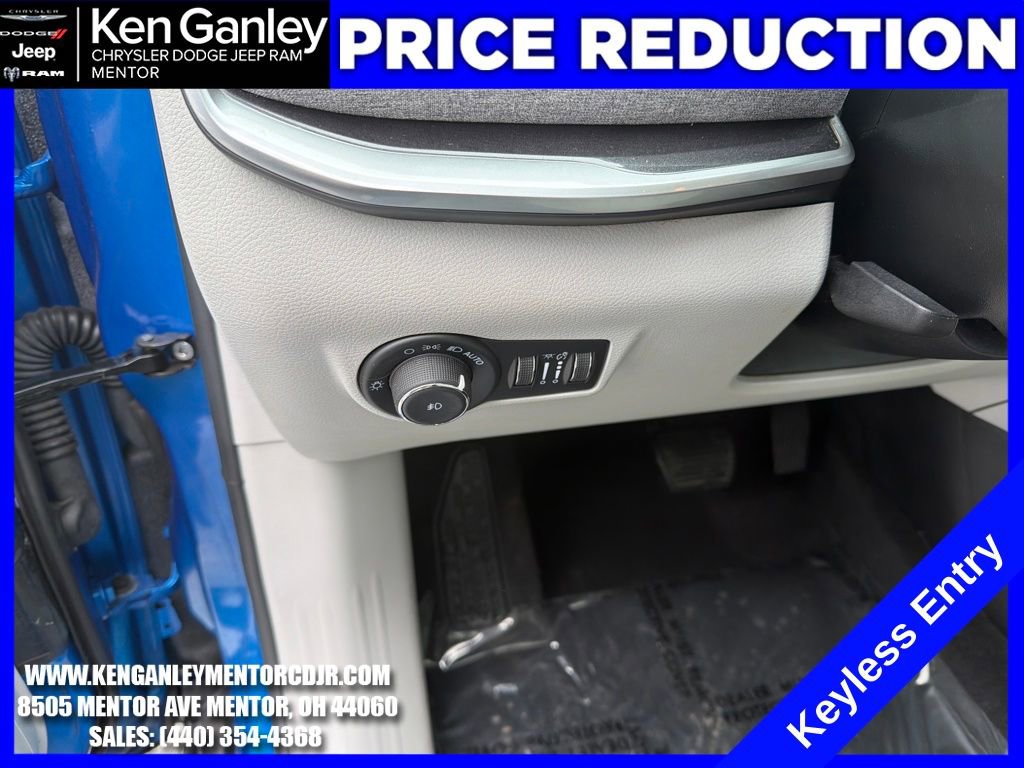 Used 2022 Jeep Compass Latitude w/ Sun and Sound Group AWD/4WD image 12