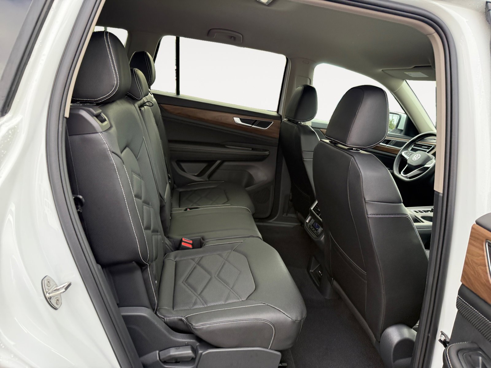 New 2026 Volkswagen Atlas SE image 18