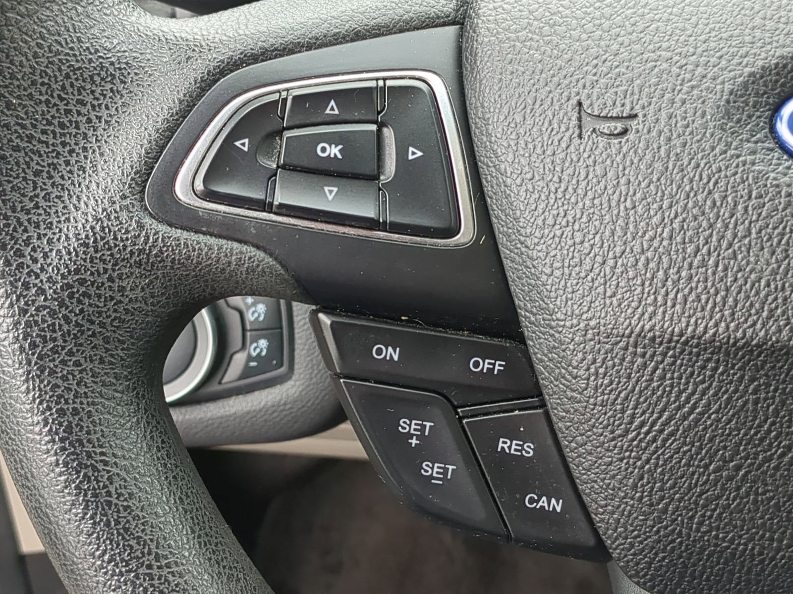 Used 2017 Ford Escape SE image 25