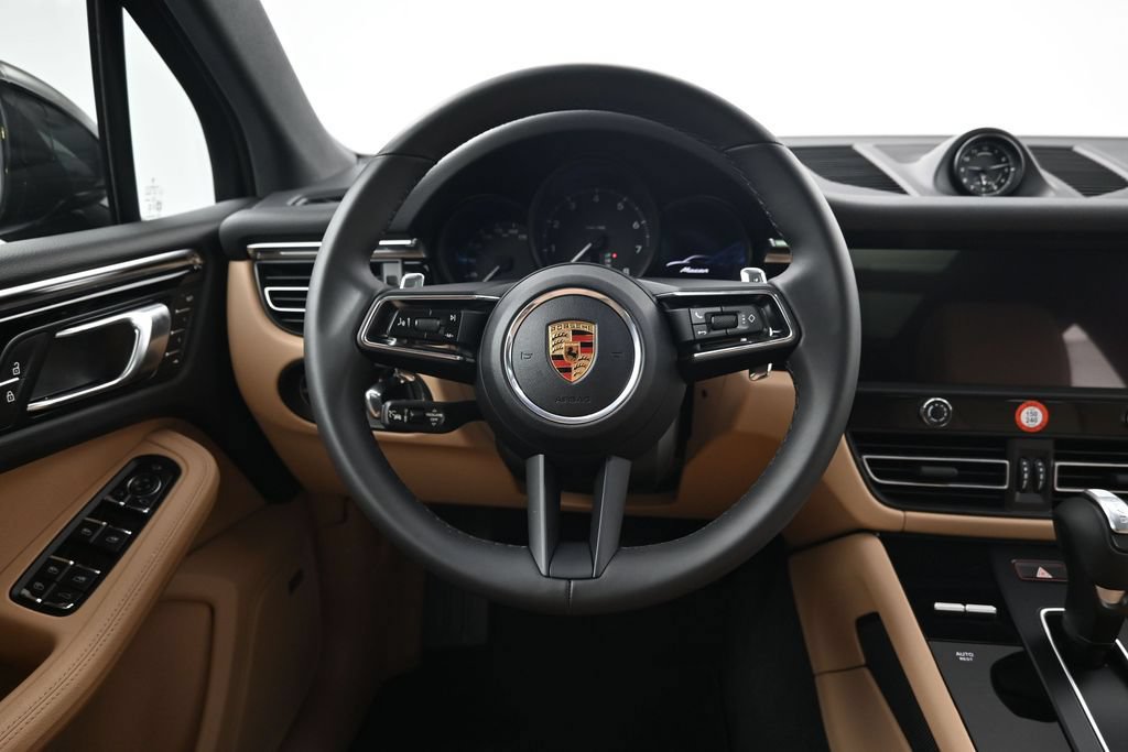 Certified 2026 Porsche Macan AWD/4WD image 13