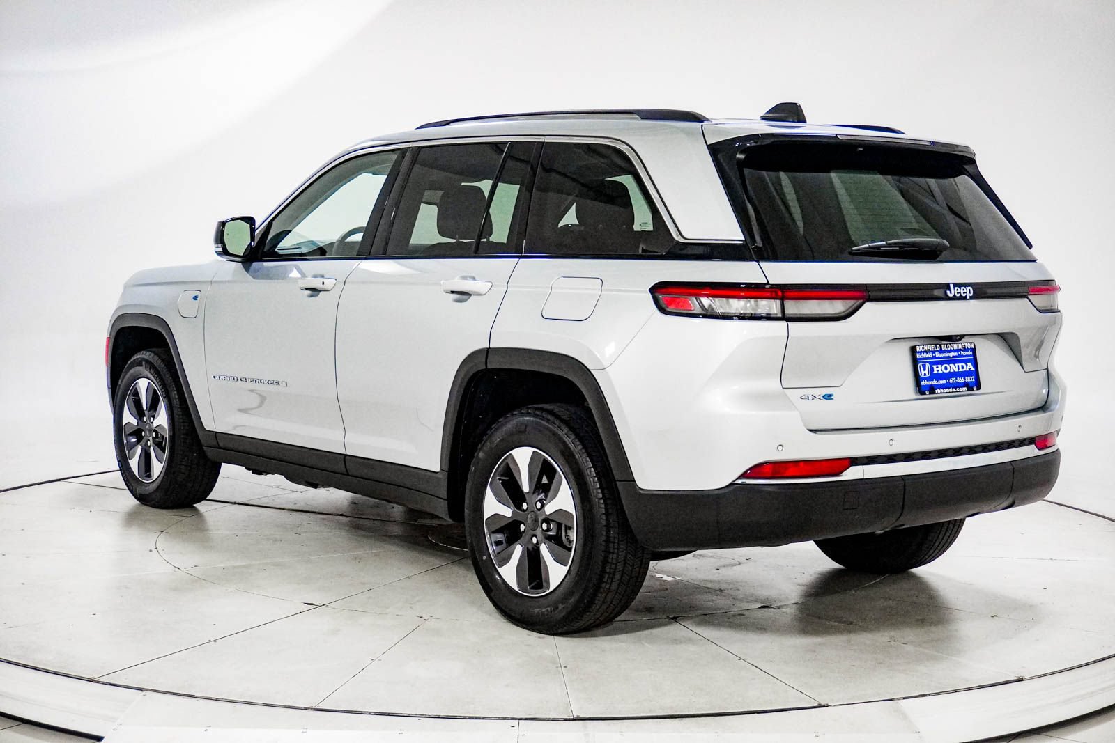Used 2022 Jeep Grand Cherokee Limited 4xe AWD/4WD image 5