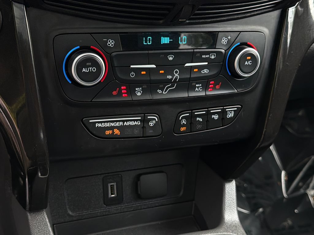 Used 2018 Ford Escape Titanium w/ Ford Safe & Smart Package AWD/4WD image 30