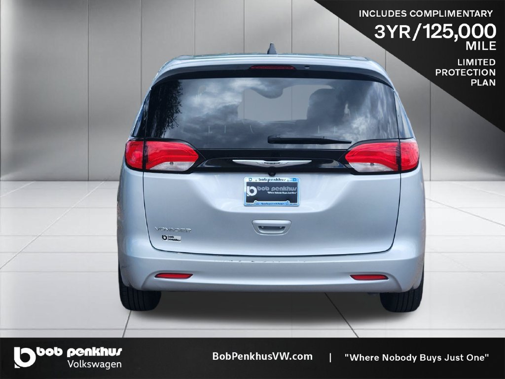 Used 2023 Chrysler Voyager LX FWD image 26