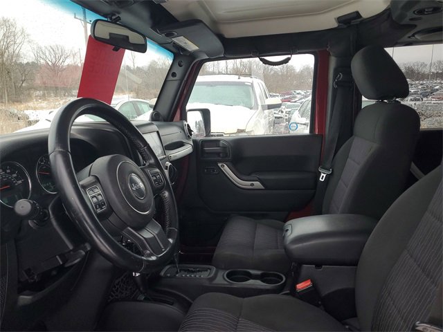 Used 2011 Jeep Wrangler Unlimited Sahara w/ Connectivity Group image 11