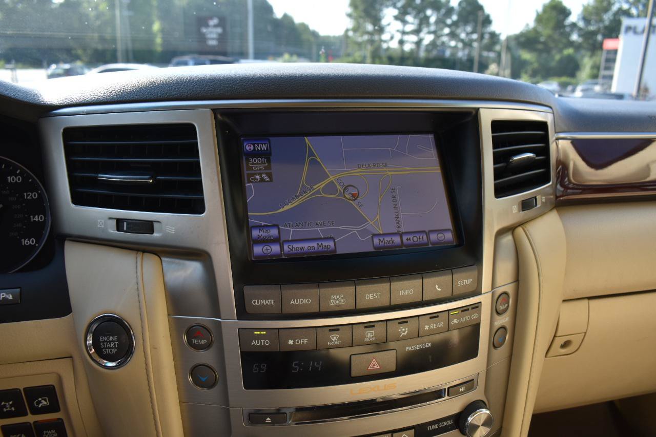 Used 2013 Lexus LX 570 4WD w/ Luxury Pkg image 11