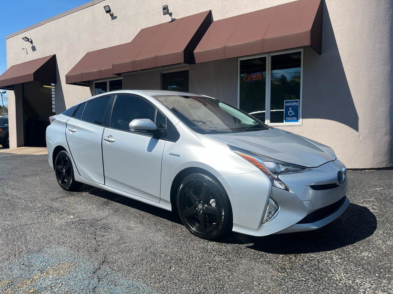 Used 2017 Toyota Prius Four Touring FWD image 3