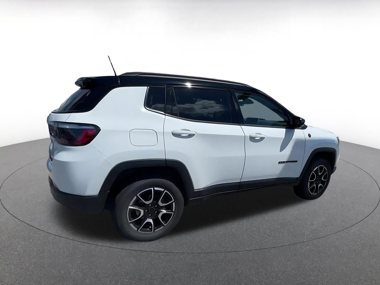 Used 2025 Jeep Compass Trailhawk image 15