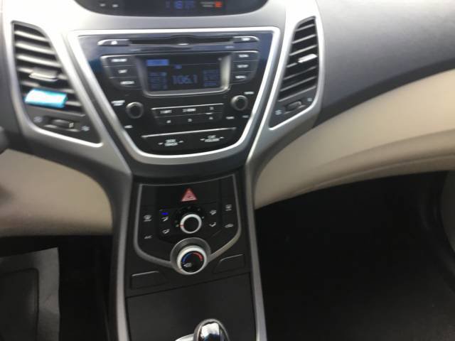 Used 2016 Hyundai Elantra SE image 17