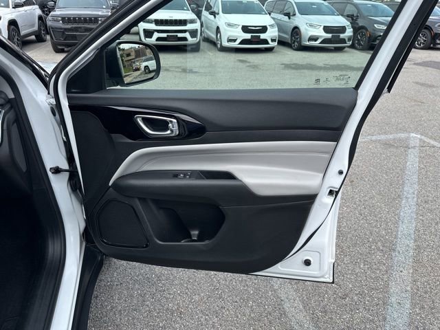 Certified 2022 Jeep Compass Limited image 13