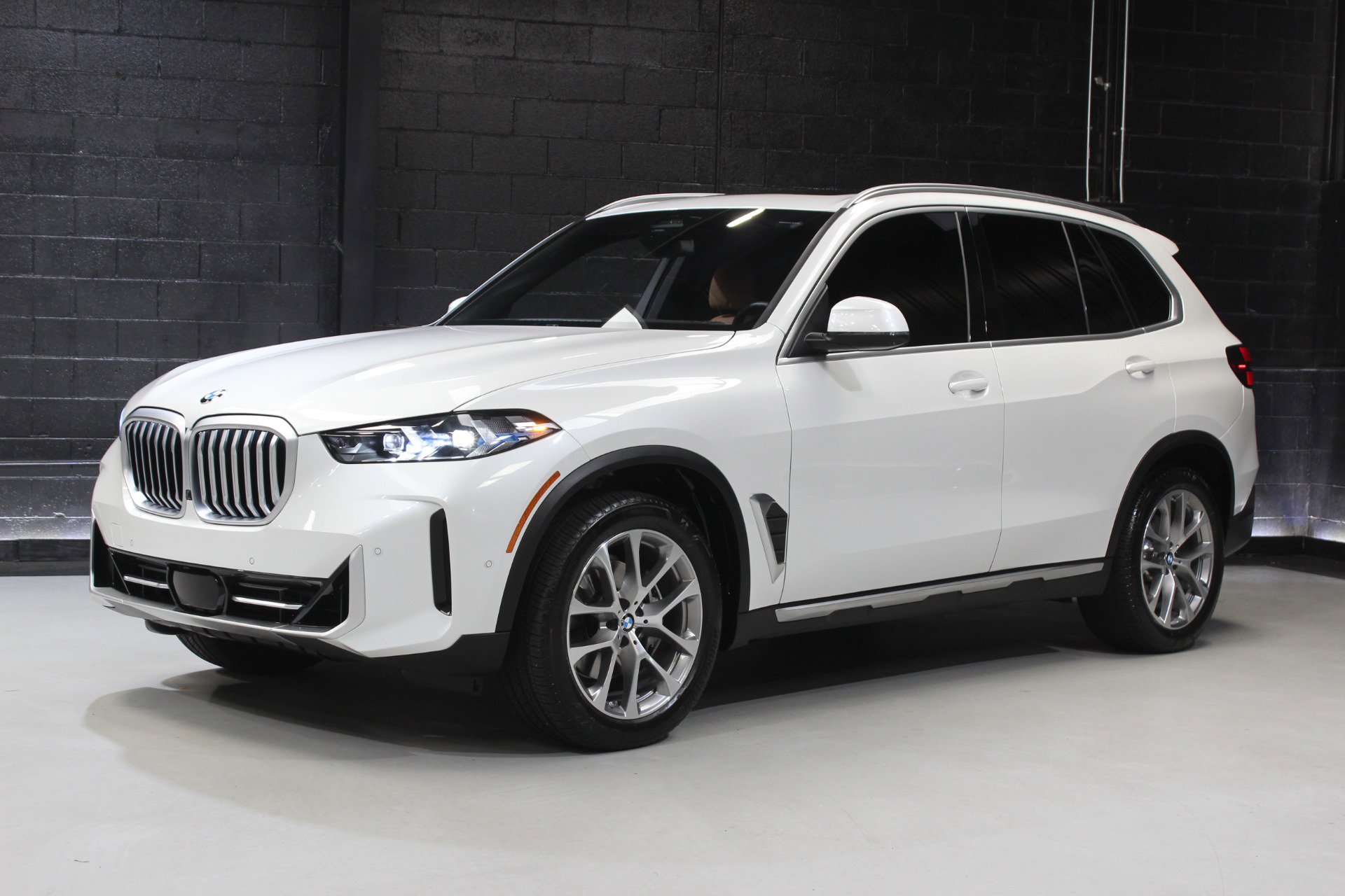 Used 2024 BMW X5 sDrive40i w/ Premium Package image 5