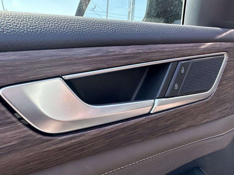 New 2025 Volkswagen Atlas SEL image 8