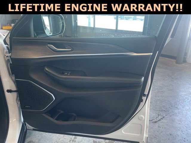 Used 2024 Jeep Grand Cherokee Limited image 41