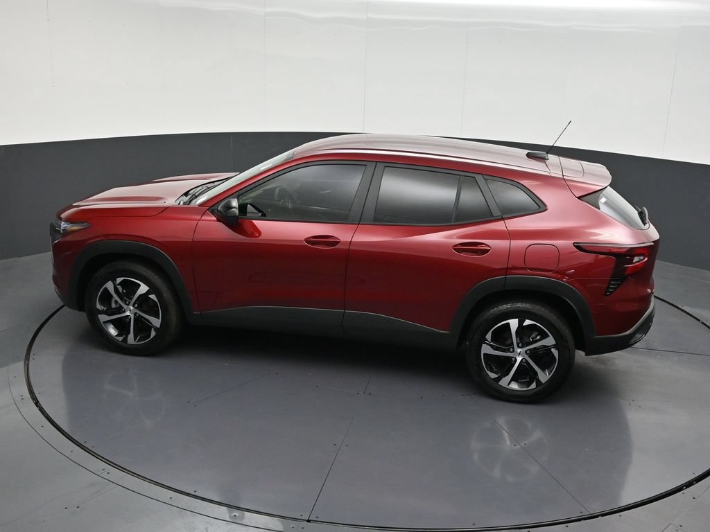 Used 2025 Chevrolet Trax RS FWD image 16