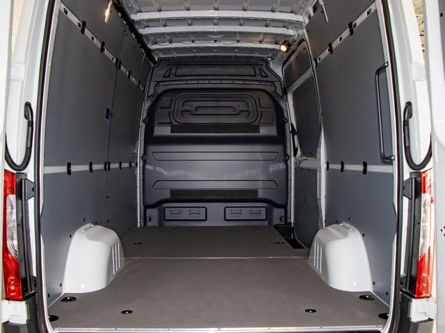 Used 2025 Mercedes-Benz Sprinter 2500 image 4
