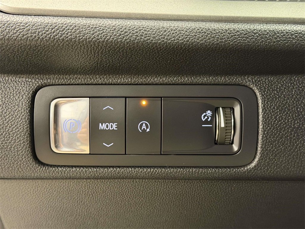 Used 2025 Chevrolet Traverse LT image 25