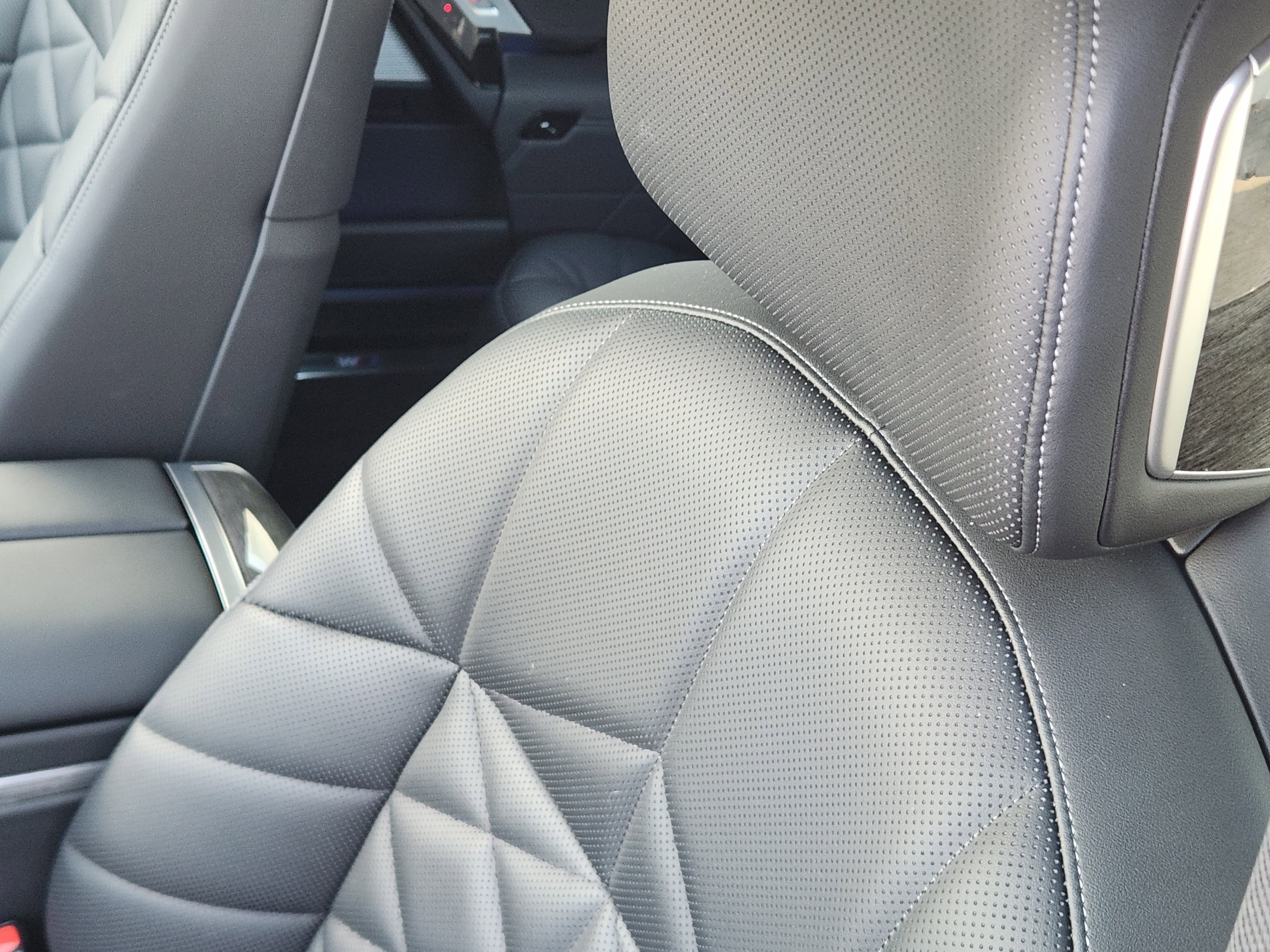 Used 2025 BMW 740i xDrive w/ Premium Package image 14