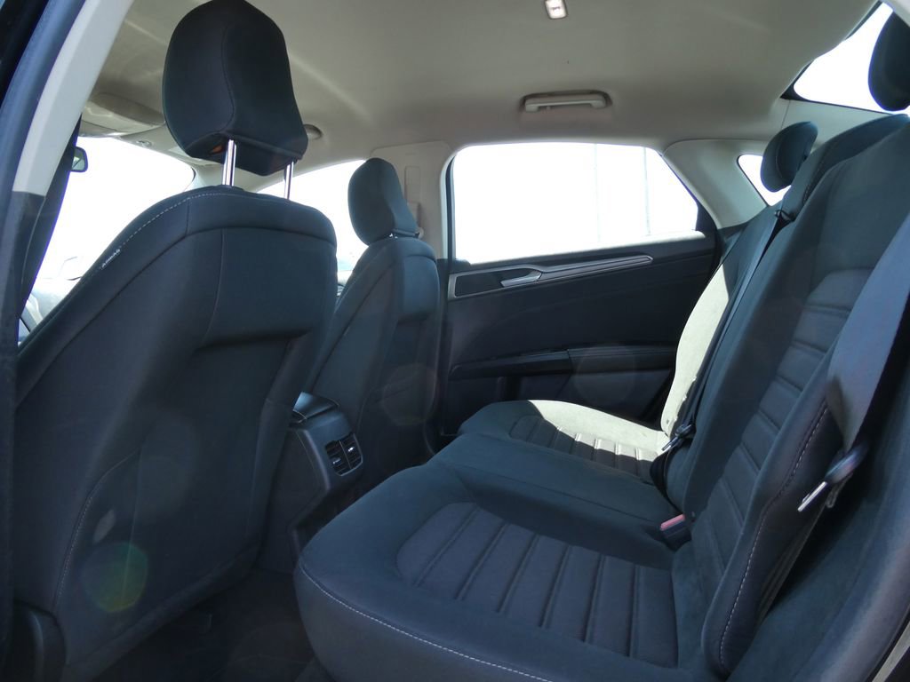 Used 2020 Ford Fusion SE FWD image 16