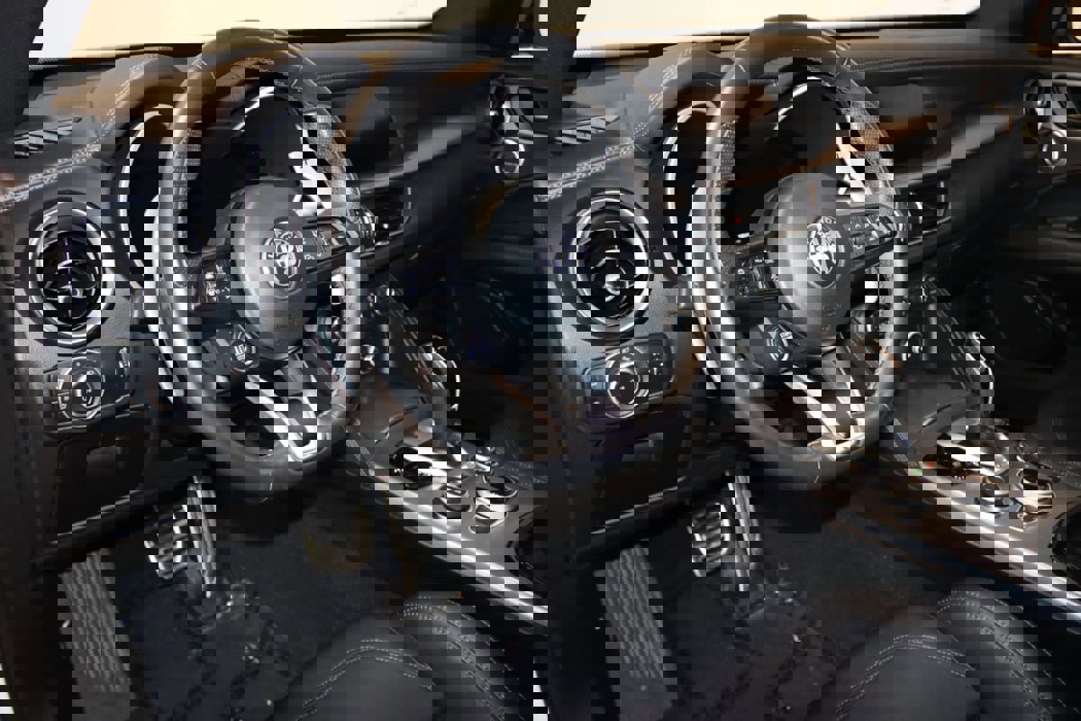 Used 2024 Alfa Romeo Stelvio Veloce image 42