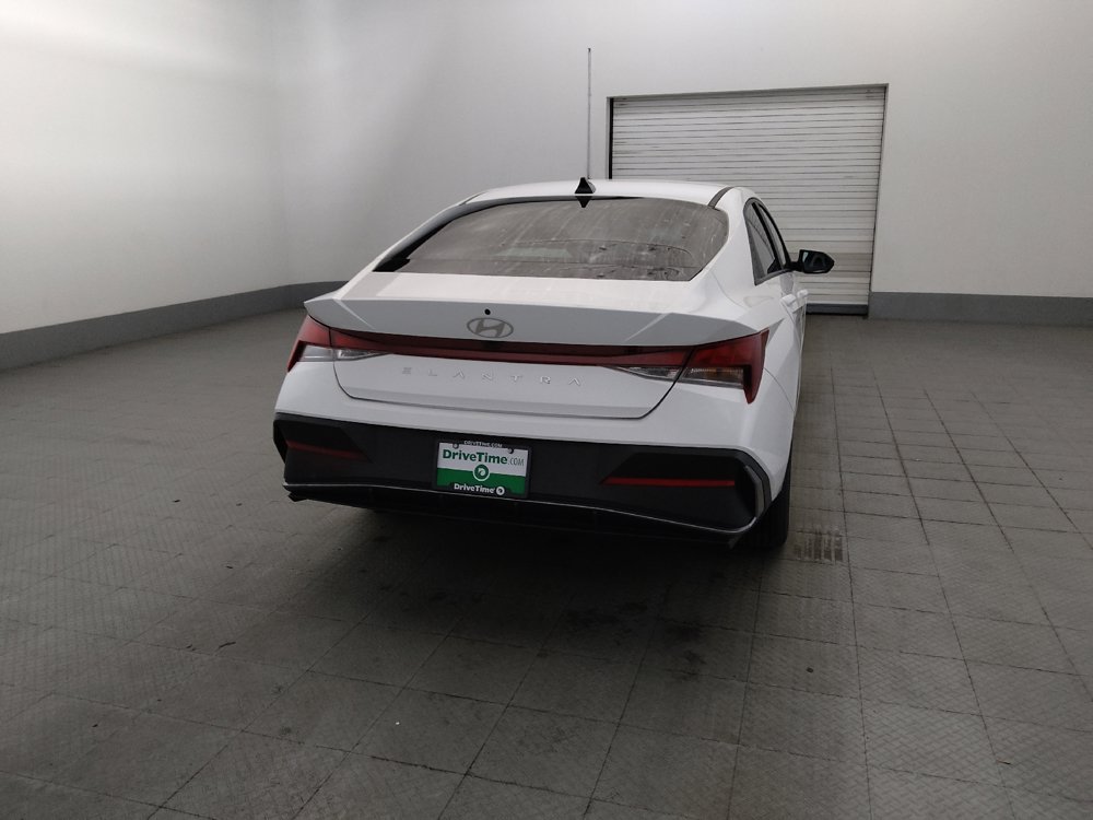Used 2024 Hyundai Elantra SE FWD image 7