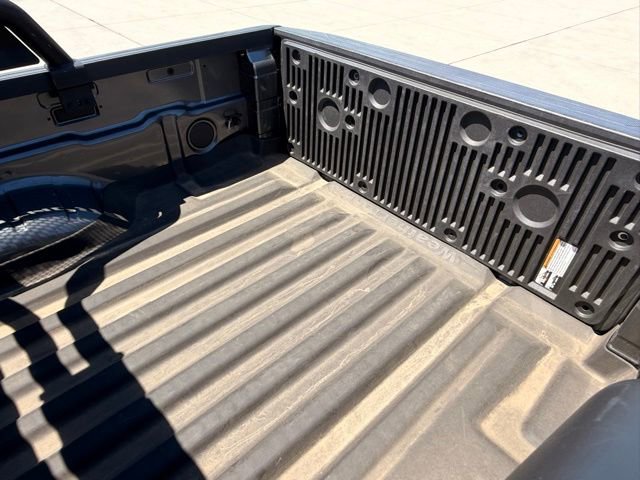 Used 2023 Nissan Frontier SV w/ Midnight Edition Package RWD image 8