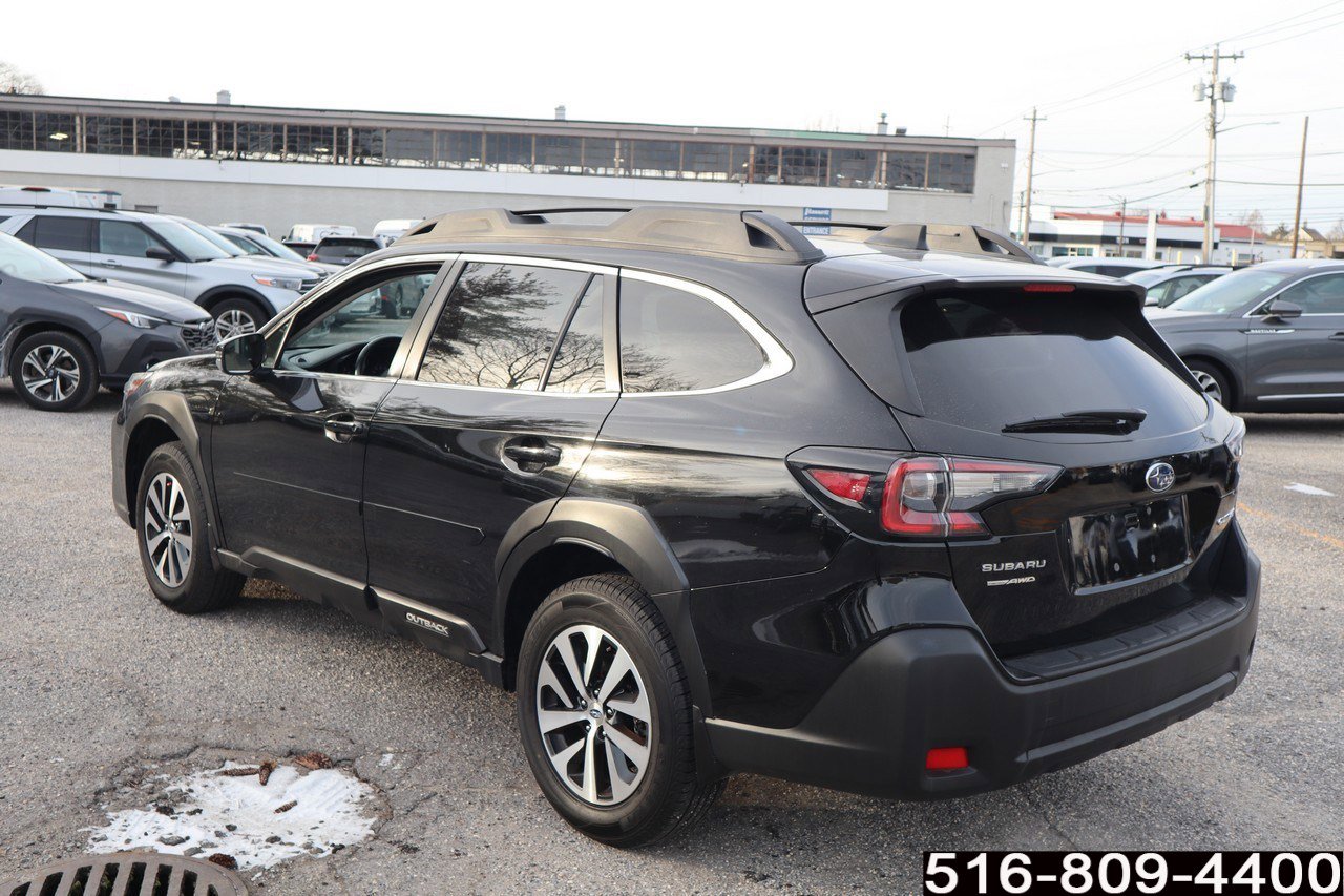 Used 2023 Subaru Outback Premium image 6
